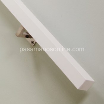 Pasamano cuadrado de madera de haya lacada 4x4 cm